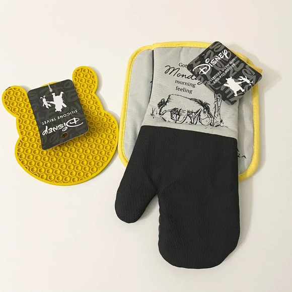 Disney Winnie the Pooh Oven Mitt and Pot Holder and Silicone Trivet - Picture 12 of 12
